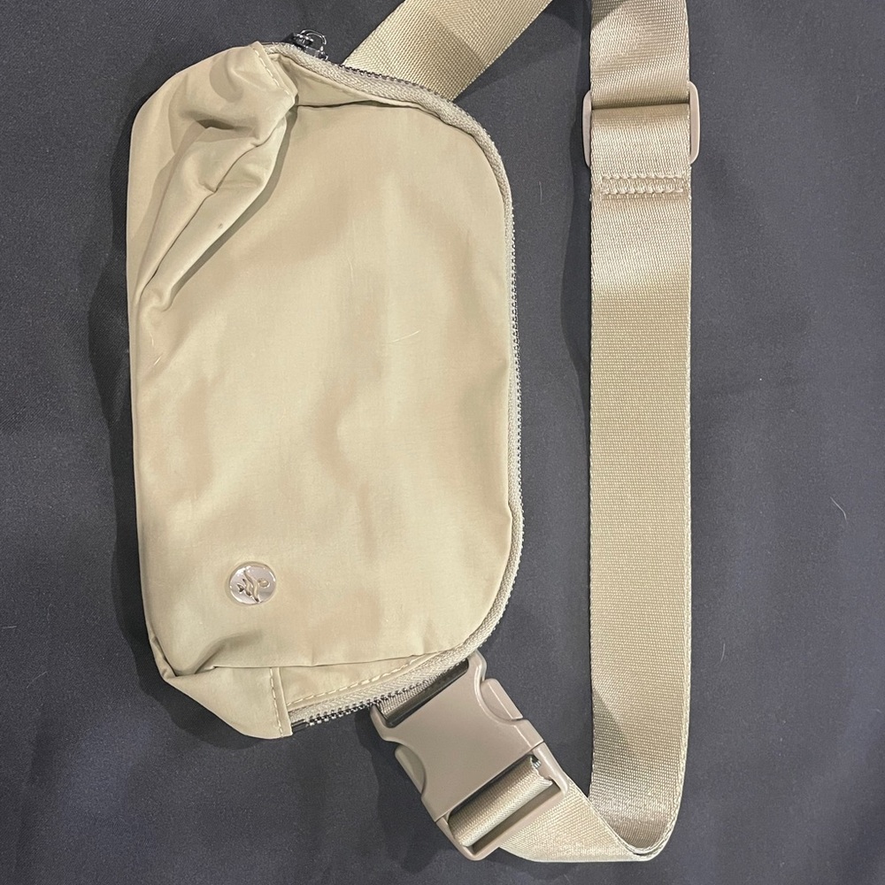 HALARA Beige Belt Bag
